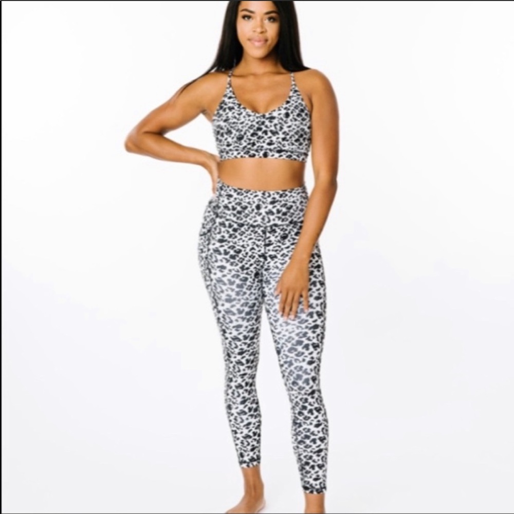 Zyia brilliant snow leopard print leggings